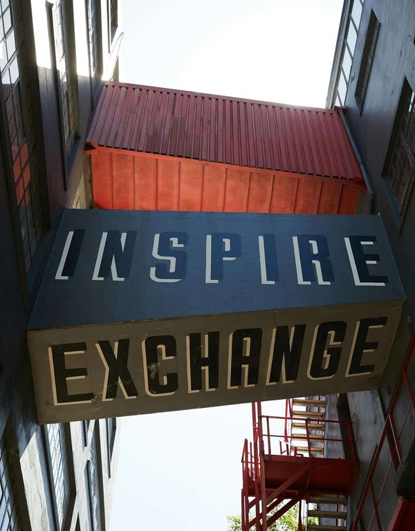 Quels sont les avantages de la mise en place d'une banque de temps pour favoriser l'échange de services entre habitants?